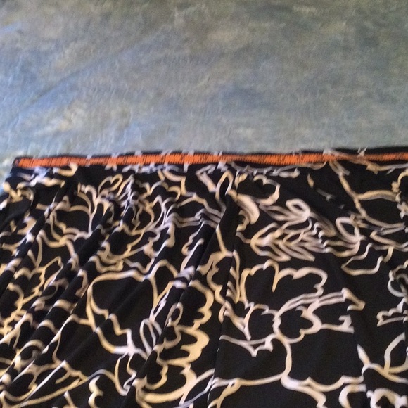 🌟 Worthington Black with White Outlined Flowers - Picture 6 of 12